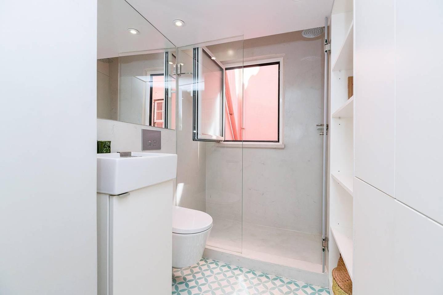 Cosy 2 Bed Flat With Terrace Near Av Liberdade Lissabon
